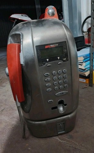 Telefono pubblico a - pubblico,